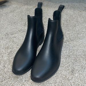 Water proof ankle rain boots. Size 11